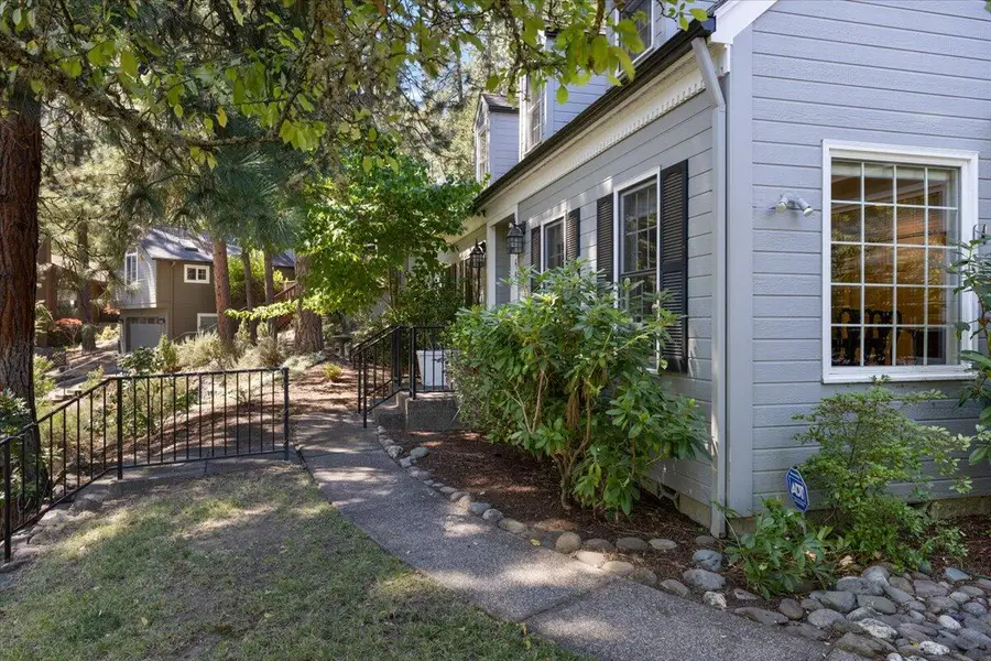 769 Lisa Lane, Ashland, OR 97520 - #3
