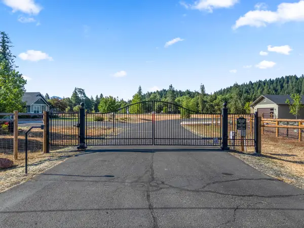 597 E Forks Circle #21, Cave Junction, OR 97523