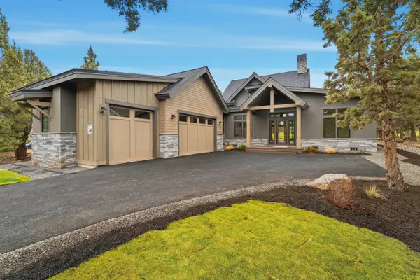2447 Osprey Drive, Redmond, OR 97756