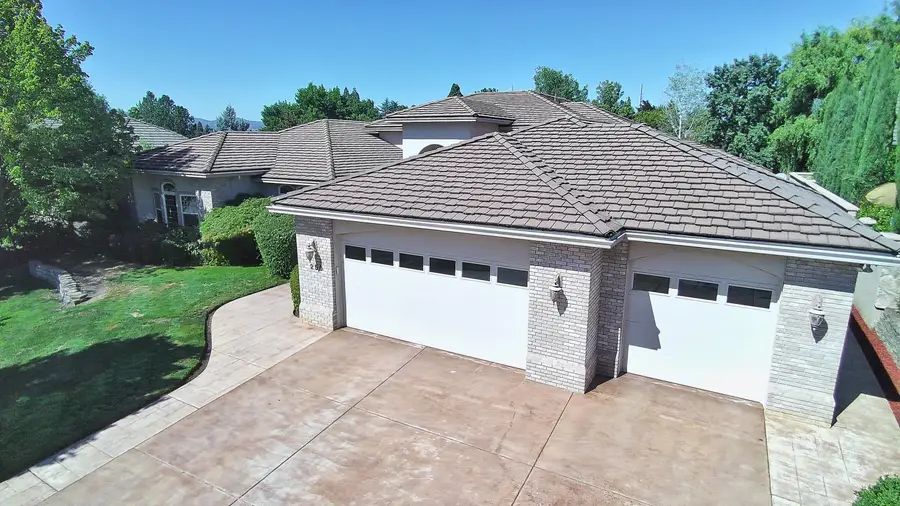 256 Island Pointe Drive, Medford, OR 97504 - #3