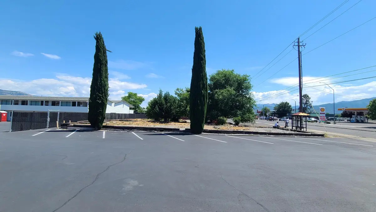 1015 S Riverside Avenue, Medford, OR 97501 - #1