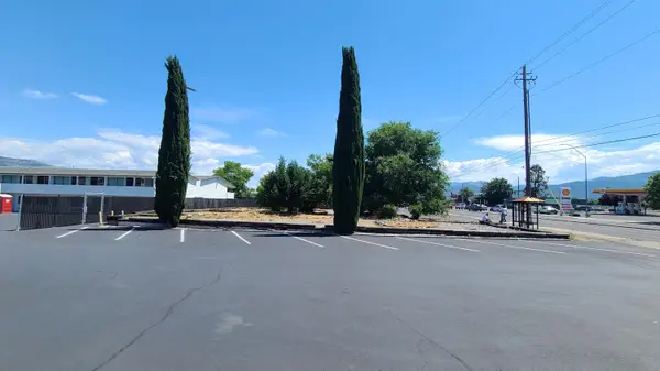 1015 S Riverside Avenue, Medford, OR 97501