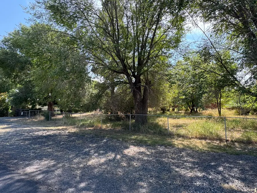E Madison Street, Burns, OR 97720 - #2