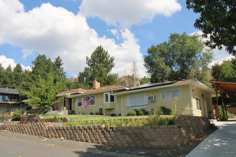 2075 Calhoun Street, Klamath Falls, OR 97601 - #3