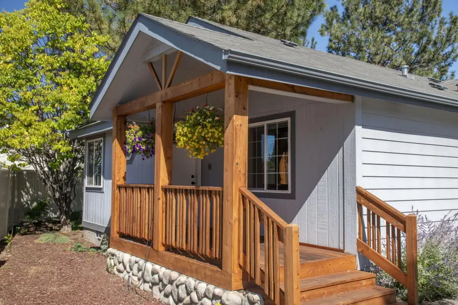 498 N Wheeler Loop, Sisters, OR 97759 - #2