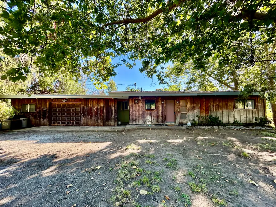 2864 Griffin Creek Road, Medford, OR 97501 - #2