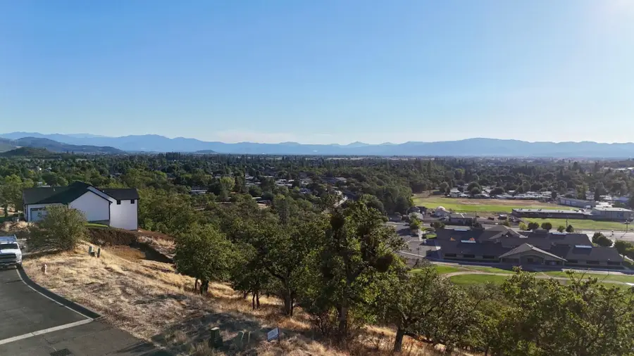 277 Cambridge Terrace, Eagle Point, OR 97524 - #3