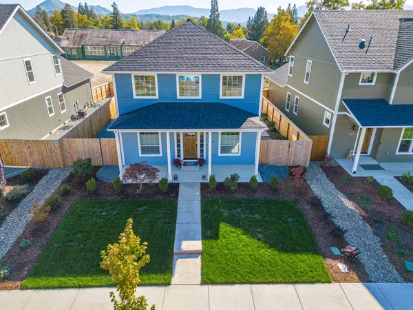 1019 SW J Street Sw, Grants Pass, OR 97526