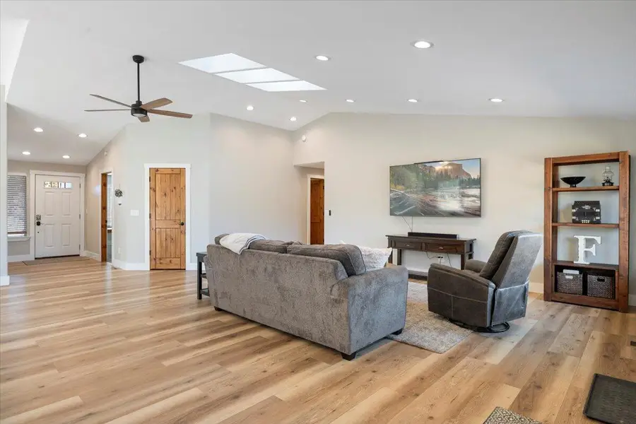 5391 NW Frank Way, Redmond, OR 97756 - #3
