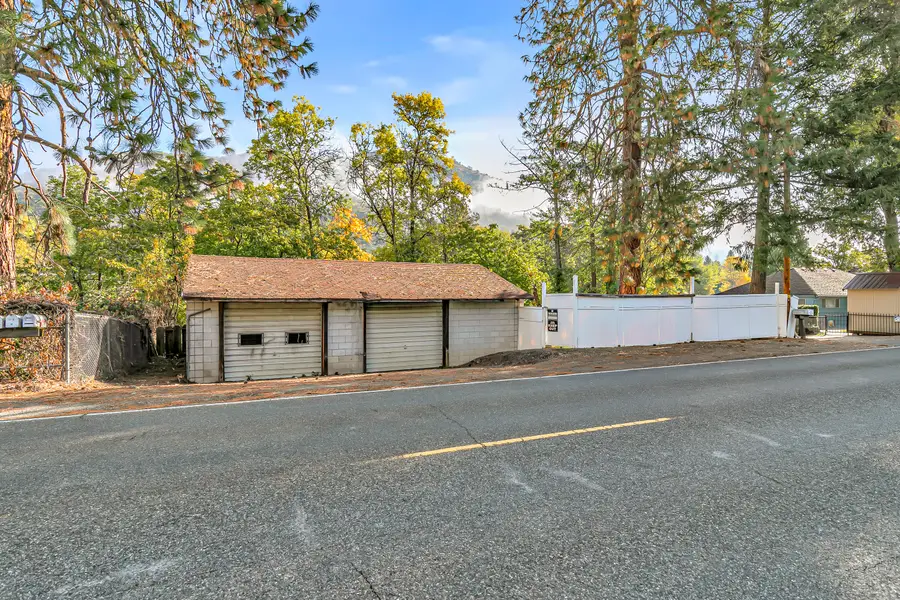 5142 Rogue River Highway, Gold Hill, OR 97525 - #3