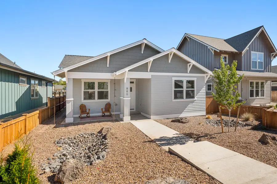 880 NW 19th Street, Redmond, OR 97756 - #2