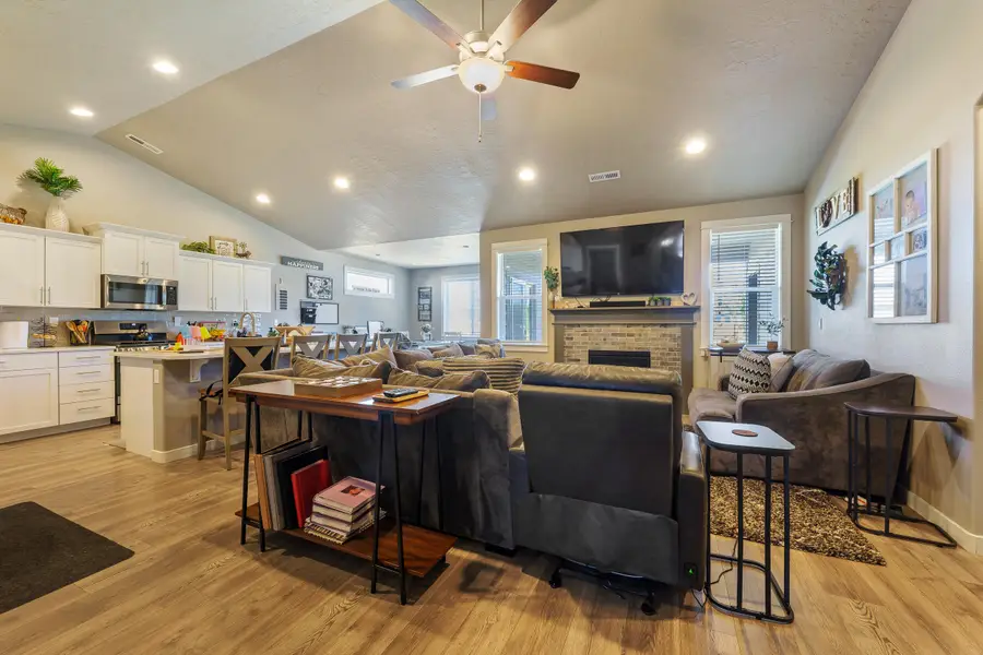 3370 NW 15th Street, Redmond, OR 97756 - #3