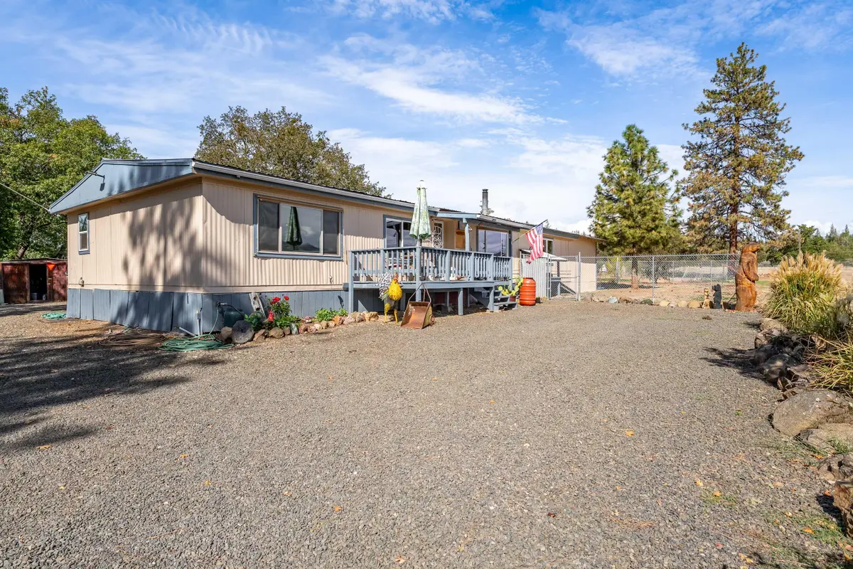 2900 Rogue River Drive, Eagle Point, OR 97524 - #1