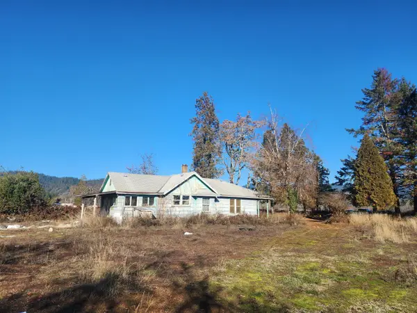 1940 White School House Road, Cave Junction, OR 97523