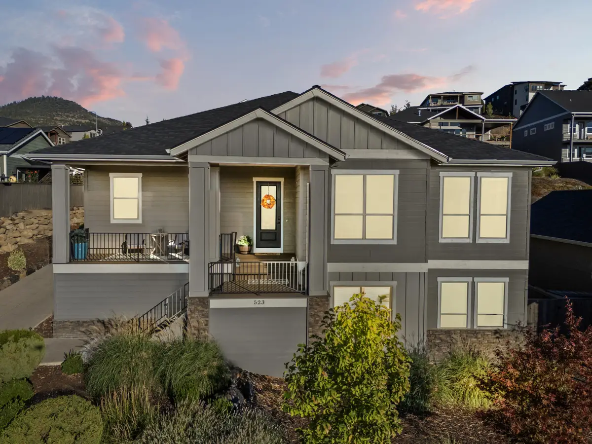 523 W La Strada Circle, Medford, OR 97504 - #1