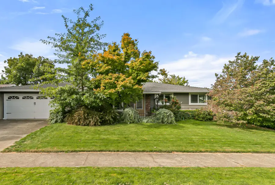 1417 Larkspur Avenue, Medford, OR 97504 - #2
