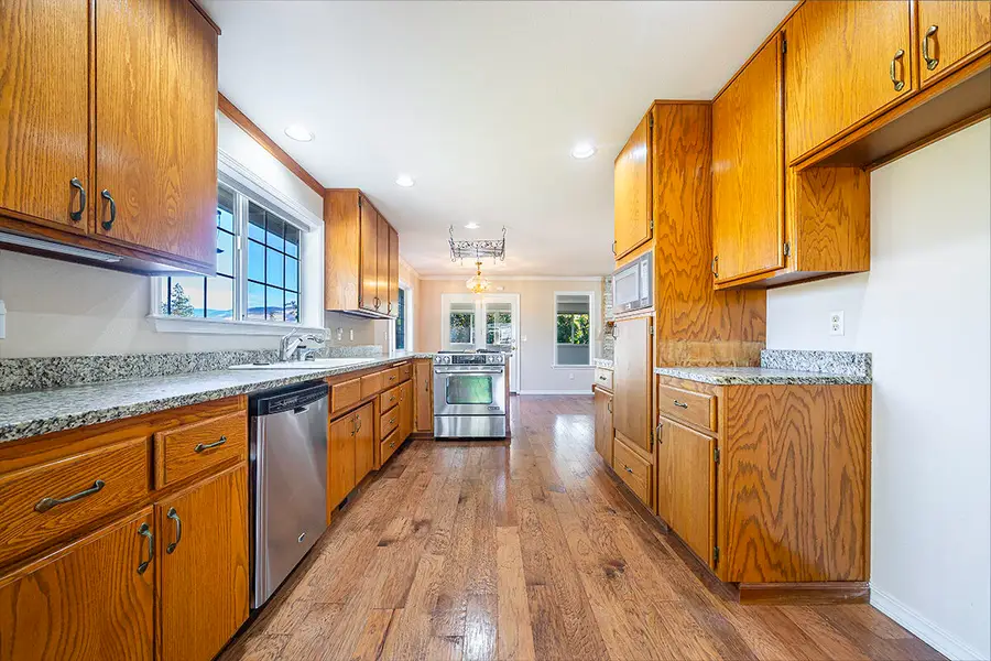 938 Cypress Point Loop, Ashland, OR 97520 - #3