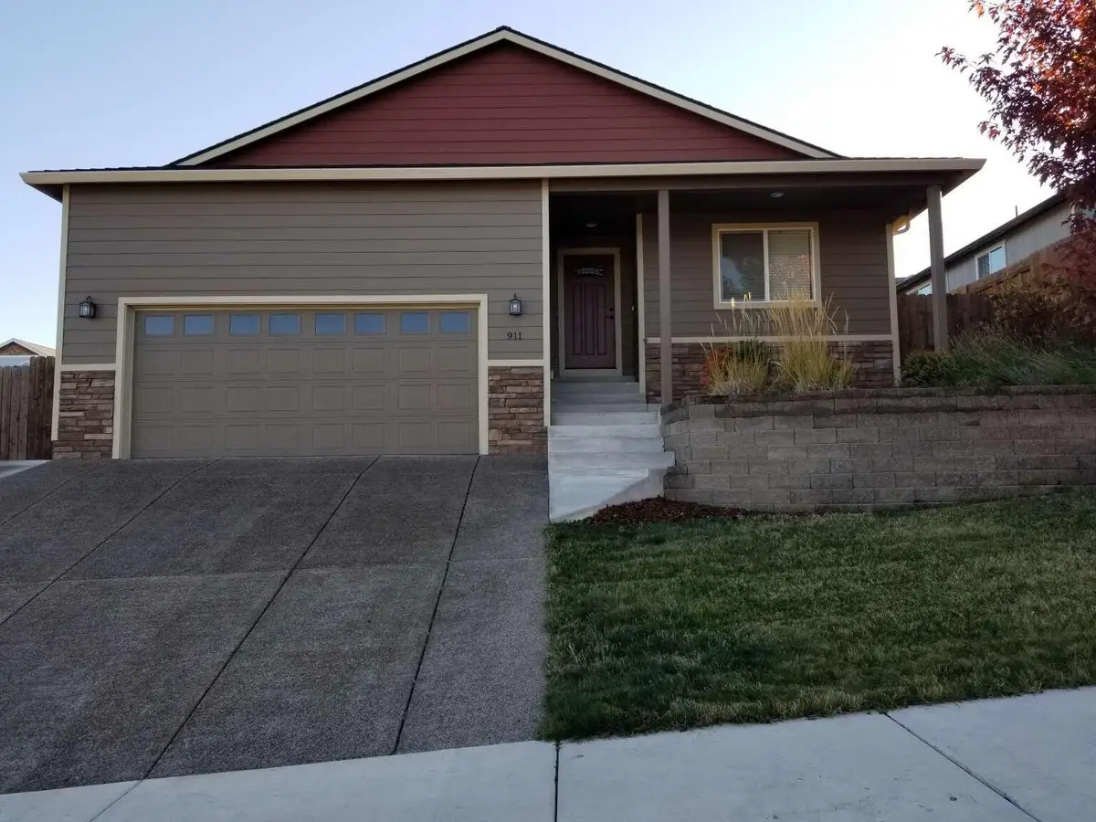 911 Stonewater Drive, Eagle Point, OR 97524 - #1