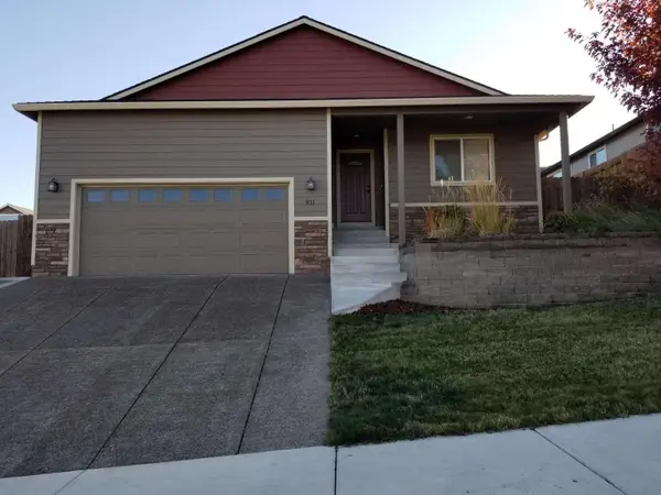 911 Stonewater Drive, Eagle Point, OR 97524