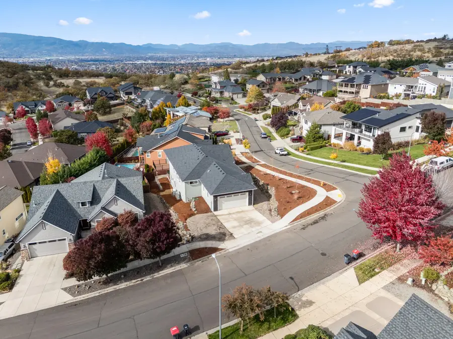 4260 Falcon Ridge Terrace, Medford, OR 97504 - #3
