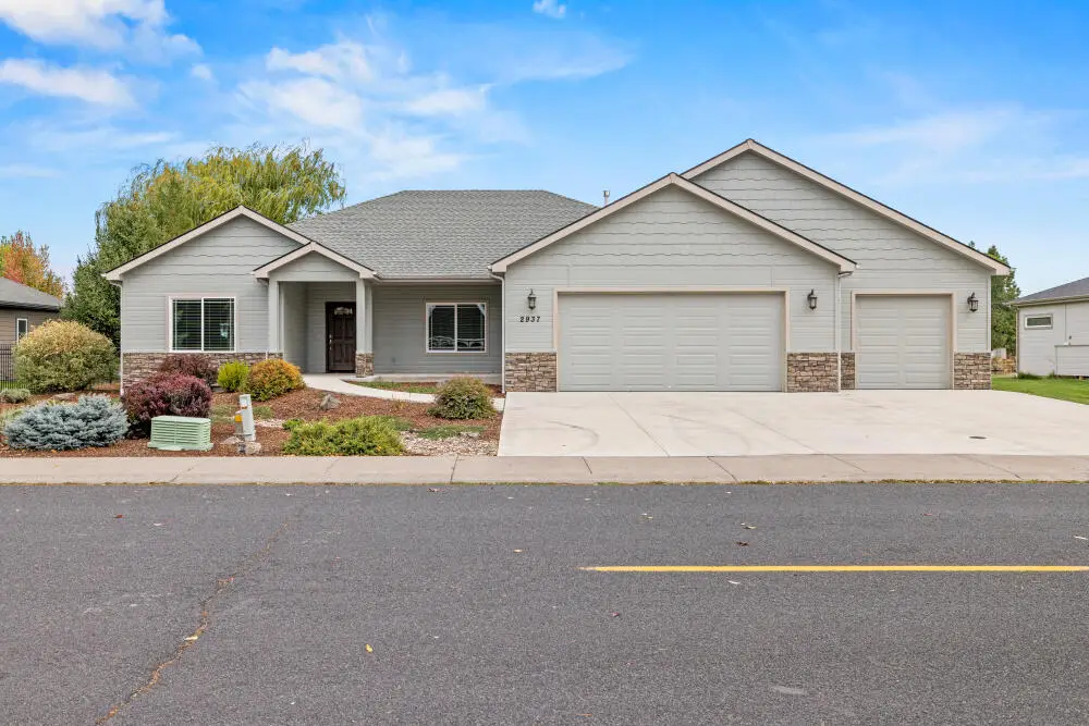2937 Front Street, Klamath Falls, OR 97601 - #1
