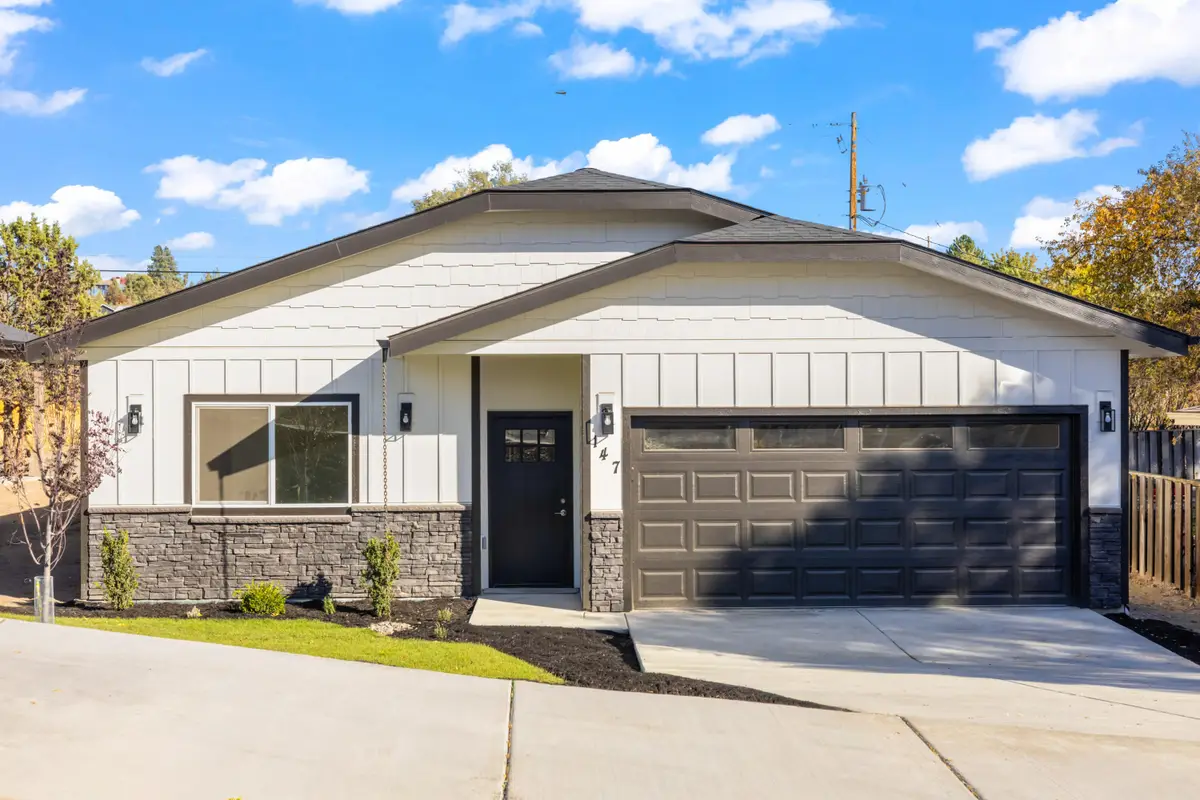 147 SE 16th Street, Madras, OR 97741 - #1