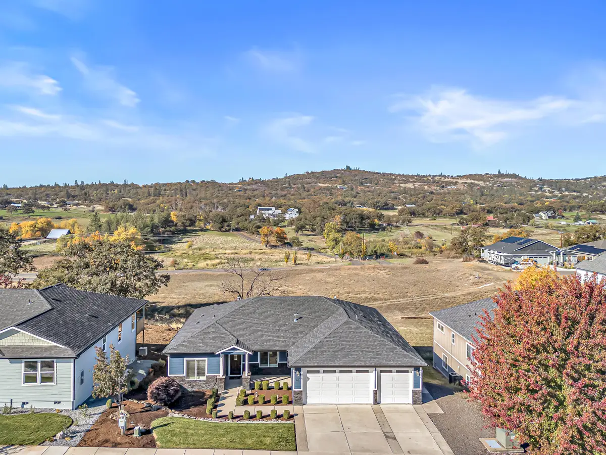 407 N Deanjou Avenue, Eagle Point, OR 97524 - #1