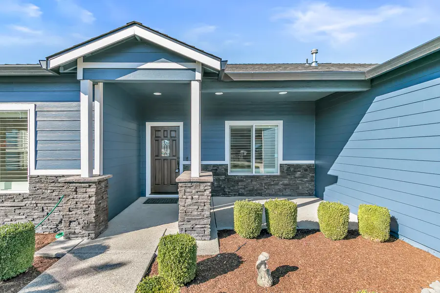 407 N Deanjou Avenue, Eagle Point, OR 97524 - #2