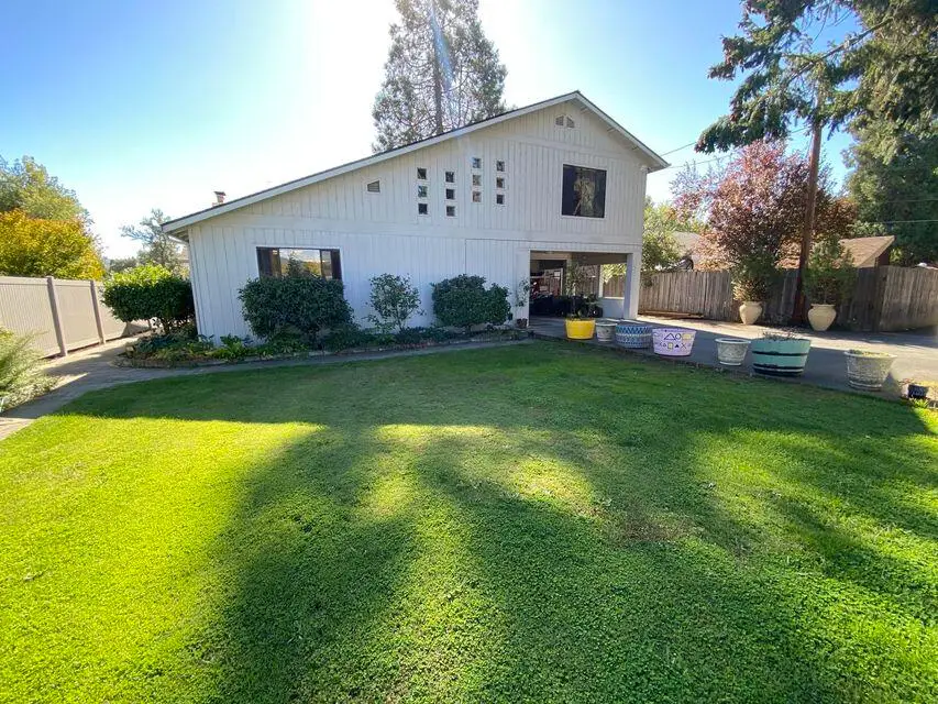 955 SW Rogue River Avenue, Grants Pass, OR 97526 - #2