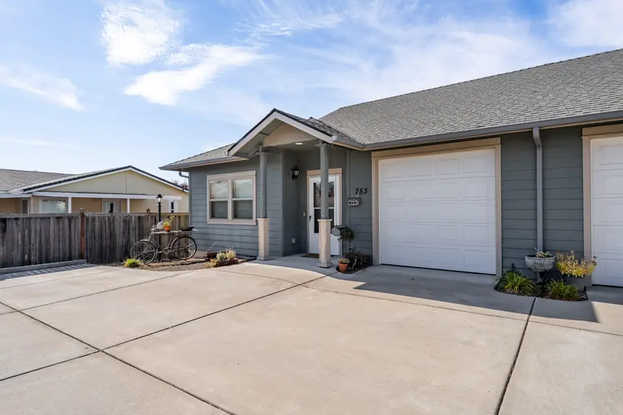 753 SW Kinsington Court, Grants Pass, OR 97526 - #2