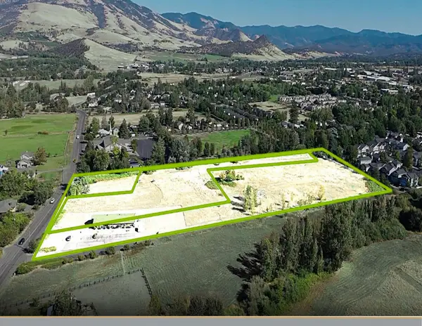 2082 E Main Street, Ashland, OR 97520