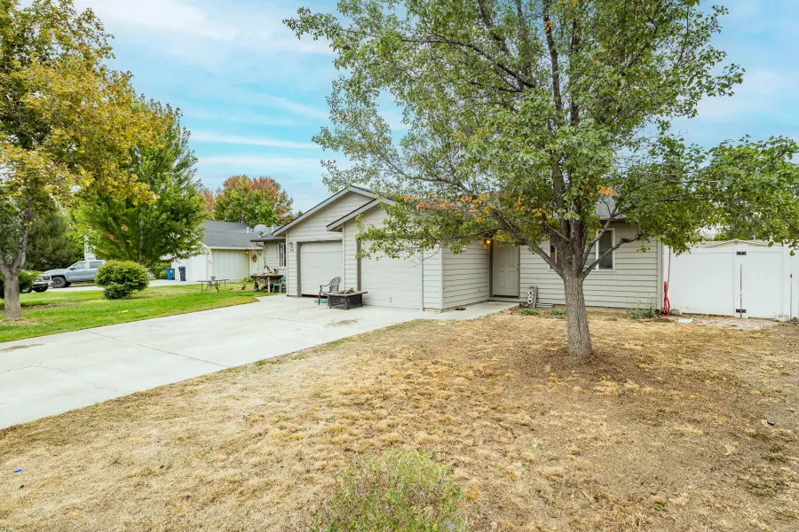 2454 SW Wickiup Court, Redmond, OR 97756 - #2