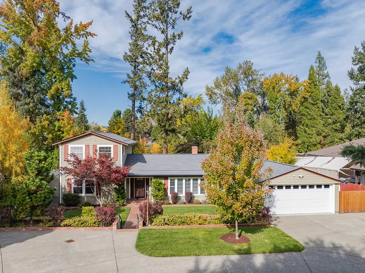2250 Rogue River Highway, Grants Pass, OR 97527 - #1