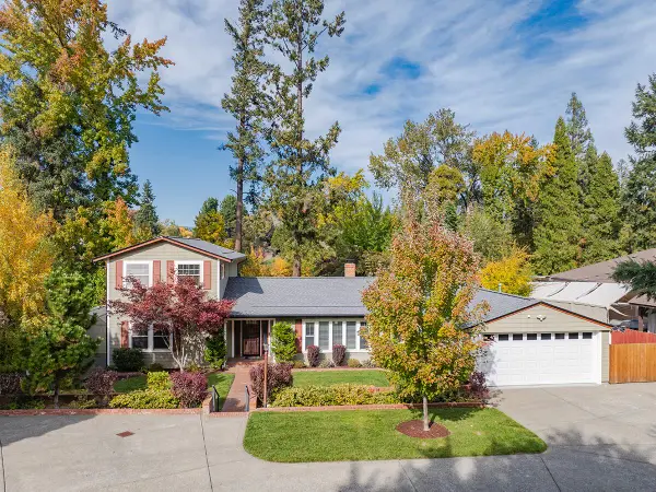 2250 Rogue River Highway, Grants Pass, OR 97527