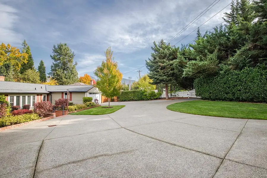2250 Rogue River Highway, Grants Pass, OR 97527 - #2