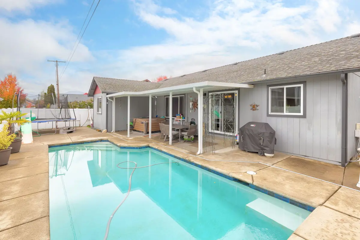 1061 Rainwood Lane, Grants Pass, OR 97527 - #1