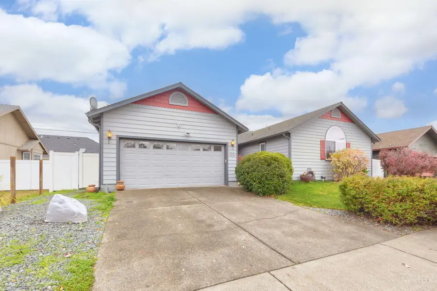 1061 Rainwood Lane, Grants Pass, OR 97527 - #2