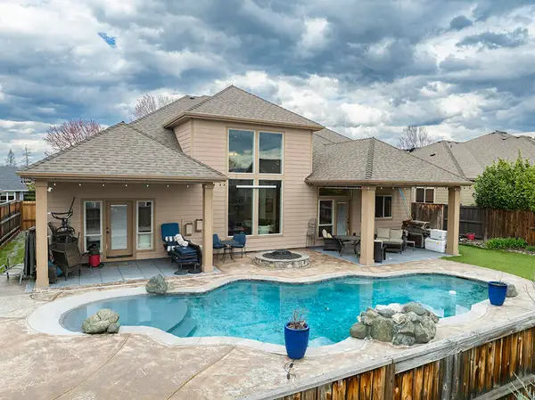 964 Pumpkin Ridge Drive, Eagle Point, OR 97524