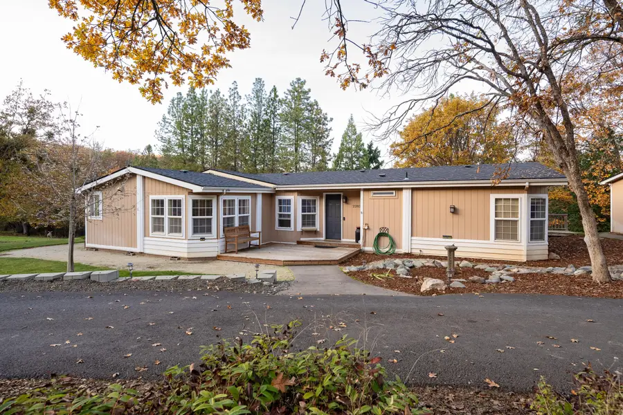 2285 Jasmine Avenue, Medford, OR 97501 - #2