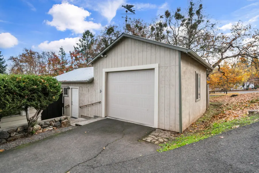560 Woodberry Lane, Jacksonville, OR 97530 - #2