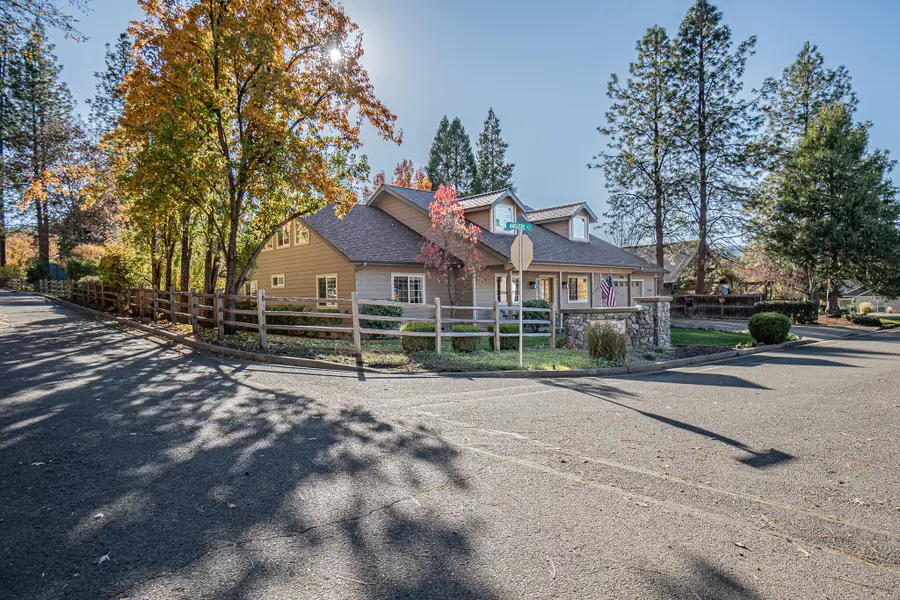 1025 Anglers Place, Shady Cove, OR 97539 - #2