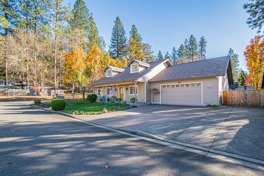 1025 Anglers Place, Shady Cove, OR 97539 - #3