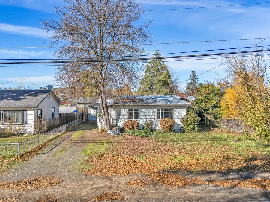 620 S Royal Avenue, Eagle Point, OR 97524 - #3
