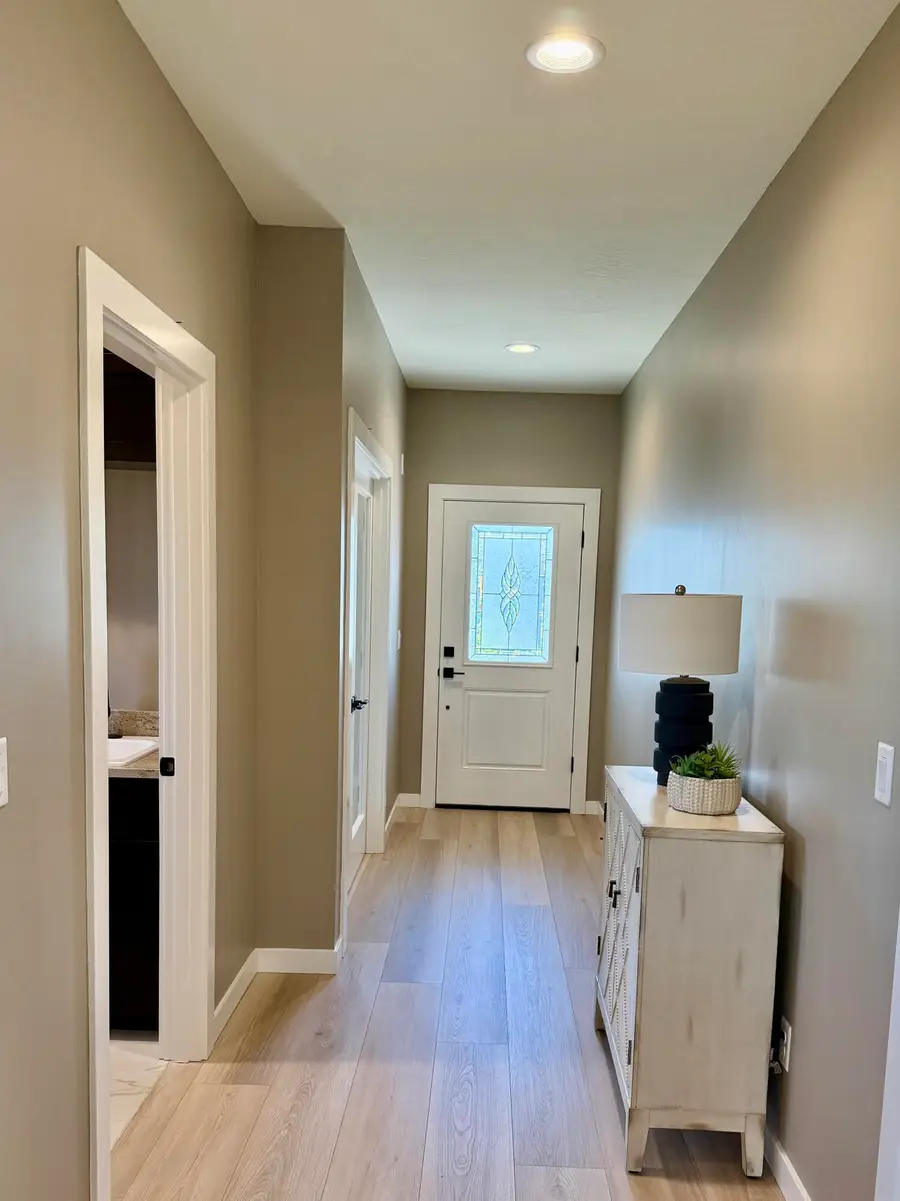 337 Quail Circle, Talent, OR 97540 - #3