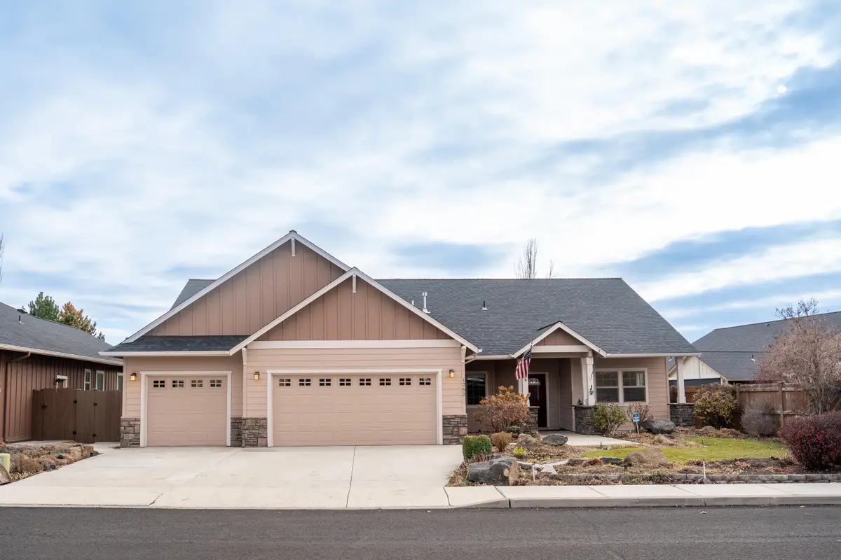 1752 NW Upas Avenue, Redmond, OR 97756 - #1