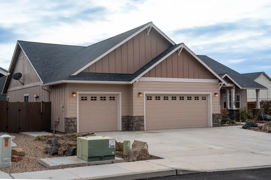 1752 NW Upas Avenue, Redmond, OR 97756 - #3