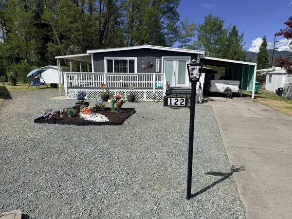 122 Parkdale Circle, Grants Pass, OR 97527