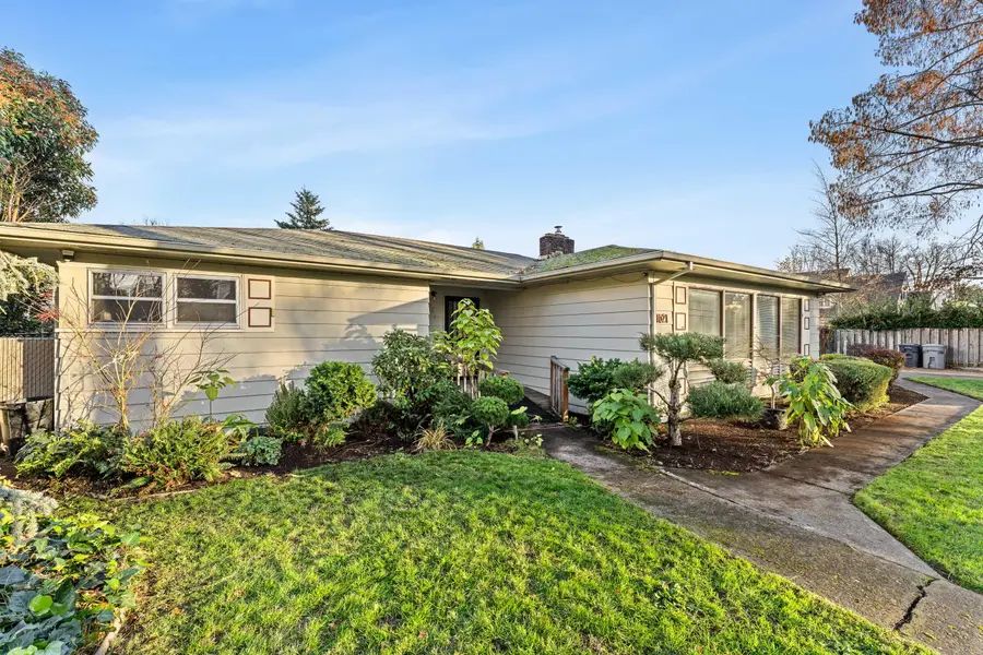1021 NW Conklin Avenue, Grants Pass, OR 97526 - #2