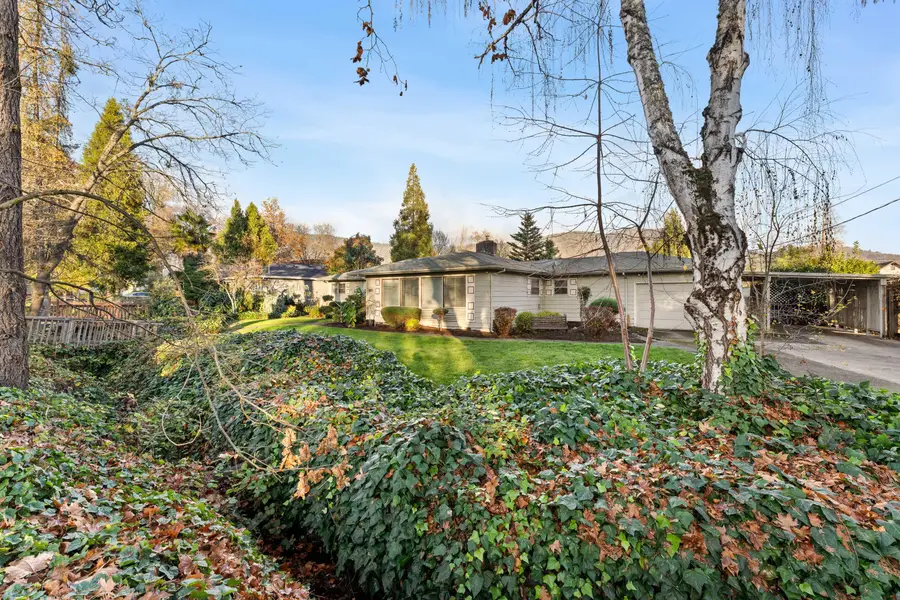 1021 NW Conklin Avenue, Grants Pass, OR 97526 - #3