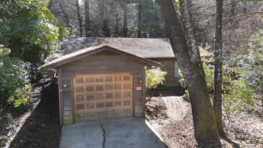 359 Wells Drive, Cave Junction, OR 97523 - #2